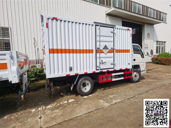 江鈴雜項(xiàng)危險(xiǎn)物品廂式運(yùn)輸車（國(guó)六）