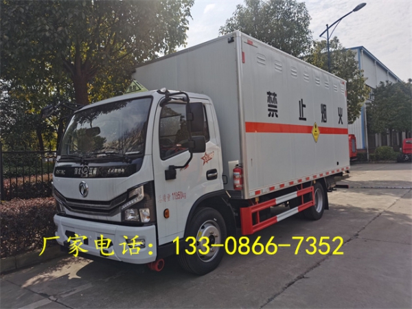 東風(fēng)多利卡易燃固體廂式運輸車【國六】