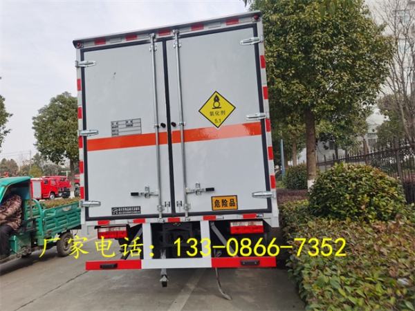 東風(fēng)多利卡易燃固體廂式運輸車【國六】